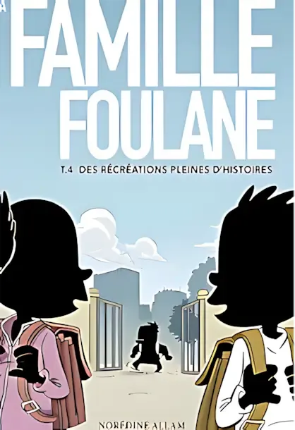 Couverture de 'La Famille Foulane, Tome 4 : Des récréations pleines d'histoires' par Norédine Allam. L'illustration montre trois silhouettes d'enfants : deux au premier plan, de dos, regardant vers un troisième enfant au centre qui court vers des bâtiments ressemblant à une école. Le style est minimaliste avec des contrastes marqués.